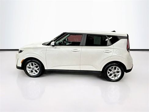 Used 2023 Kia Soul LX w/ LX Technology Package image 4