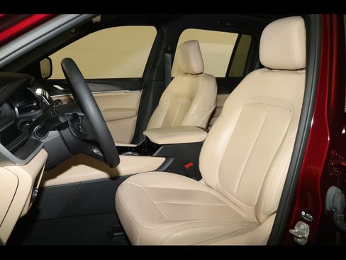 Used 2023 Jeep Grand Cherokee Limited AWD/4WD image 25