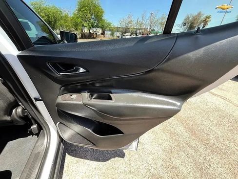Used 2018 Chevrolet Equinox LT FWD image 16
