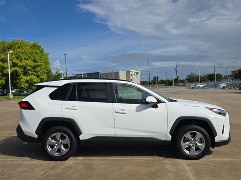 Used 2024 Toyota RAV4 XLE FWD image 2