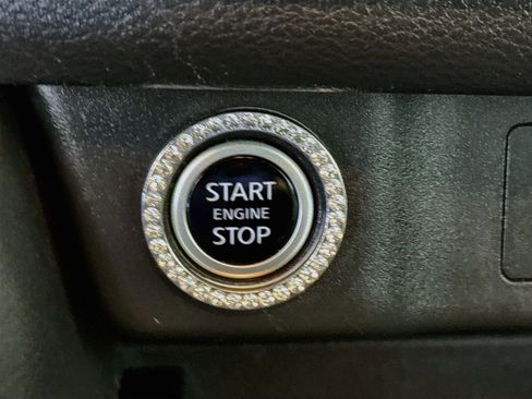 Used 2022 Nissan Rogue S FWD image 21