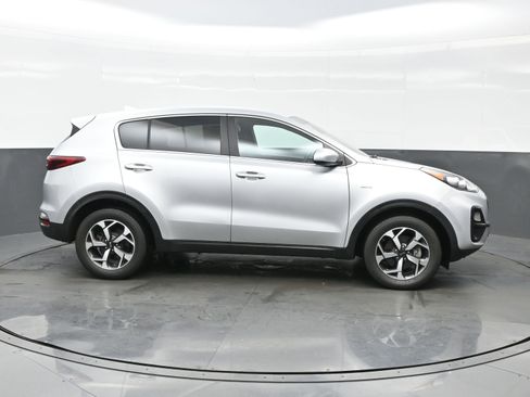 Used 2022 Kia Sportage LX image 7