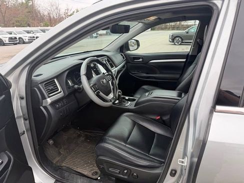 Used 2018 Toyota Highlander XLE image 9