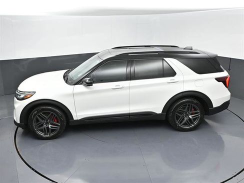 Used 2025 Ford Explorer ST AWD/4WD image 47