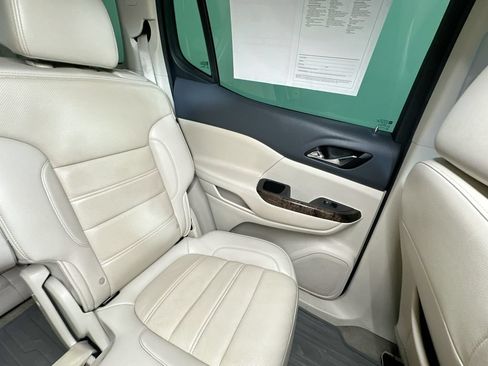 Used 2021 GMC Acadia Denali w/ Denali Technology Package FWD image 14