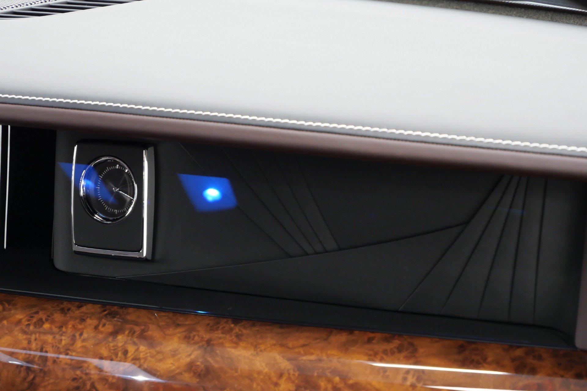 Used 2019 Rolls-Royce Phantom Sedan RWD image 35