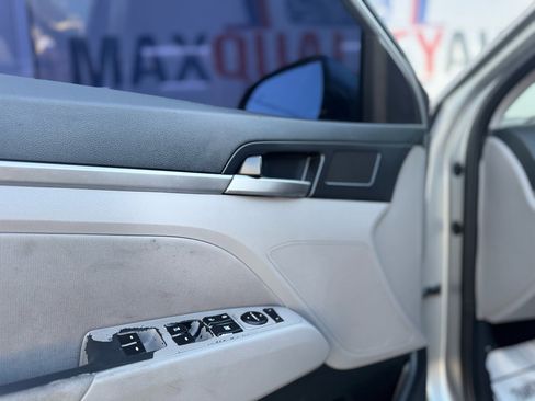 Used 2020 Hyundai Elantra SEL image 30