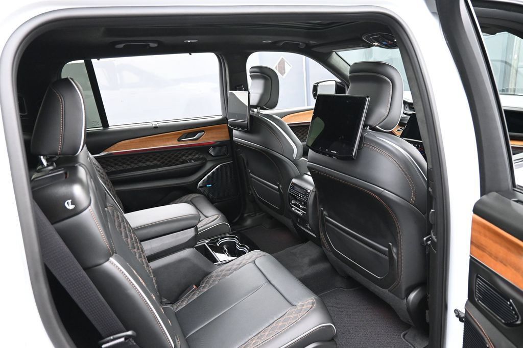 Used 2025 Jeep Grand Cherokee L Summit AWD/4WD image 31