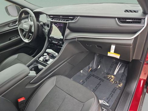 New 2025 Jeep Grand Cherokee Altitude RWD image 30