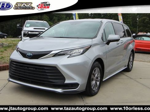 Used 2021 Toyota Sienna LE FWD image 3