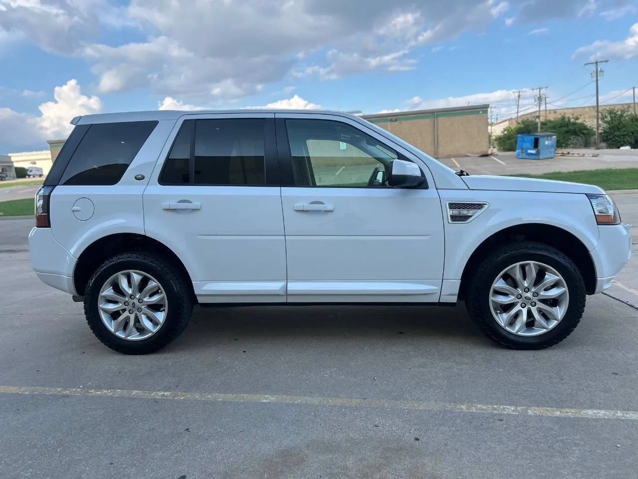Used 2014 Land Rover LR2 AWD/4WD image 5