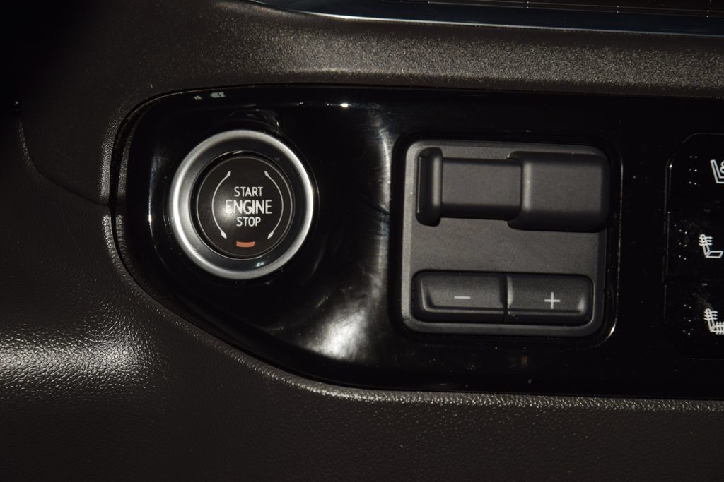Used 2023 Chevrolet Silverado 1500 High Country w/ High Country Premium Package AWD/4WD image 36