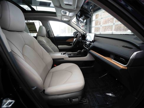 Used 2025 Toyota Grand Highlander Limited image 27