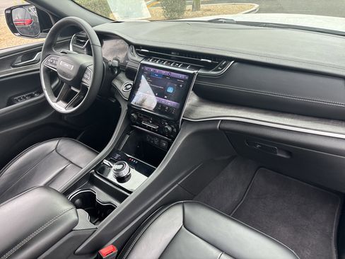 Used 2025 Jeep Grand Cherokee L Limited w/ Black Appearance Package image 11