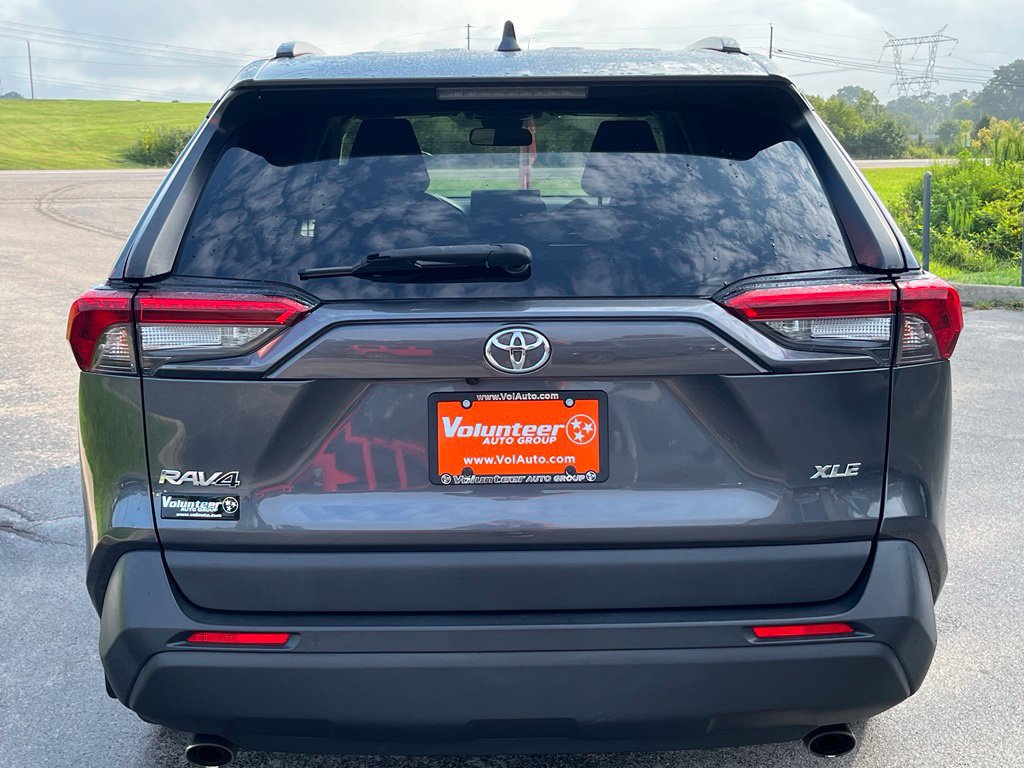 Used 2019 Toyota RAV4 XLE w/ Convenience Package FWD image 8
