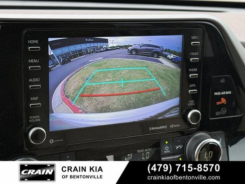 Used 2022 Toyota Highlander XLE FWD image 15