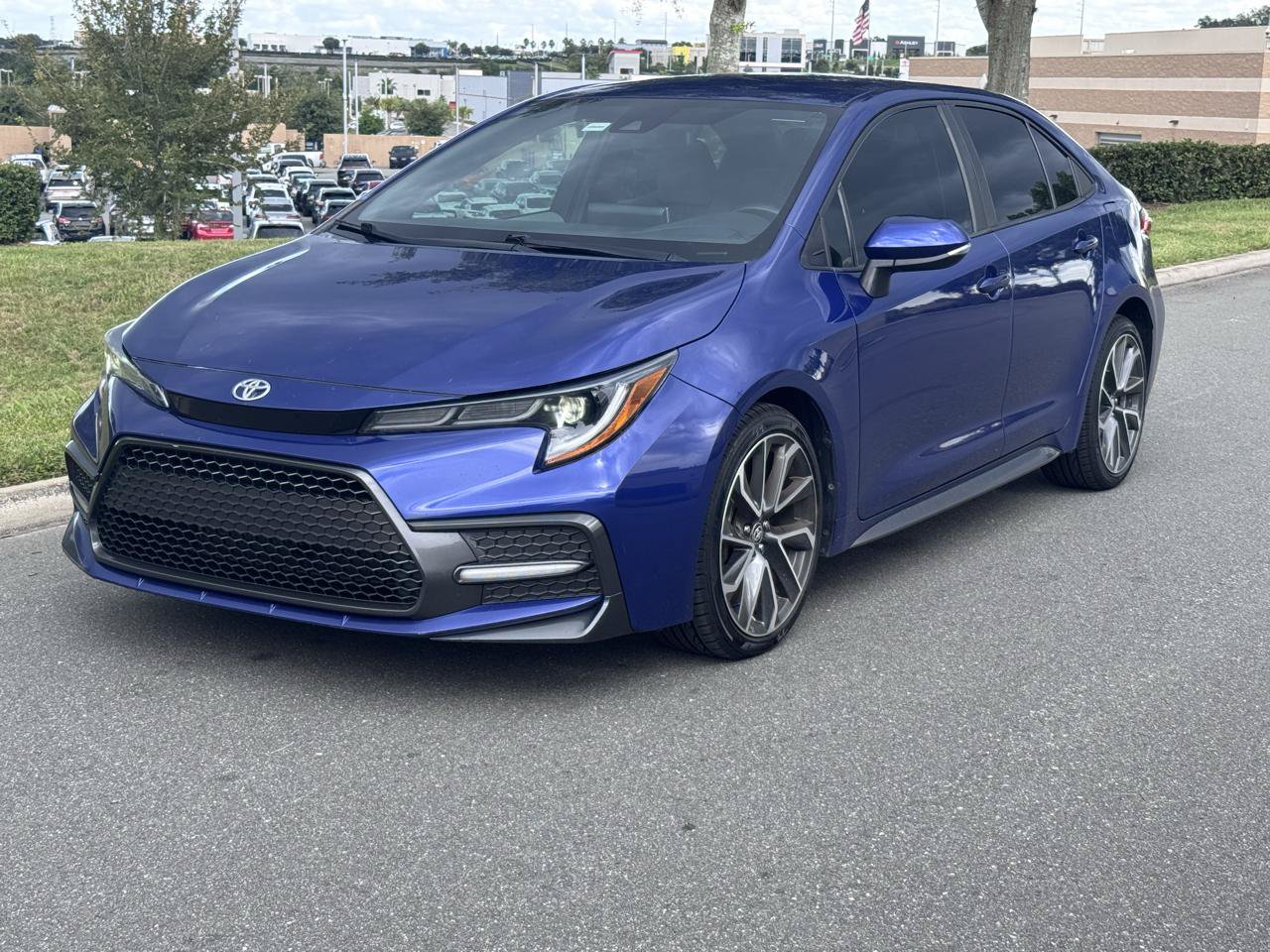 Used 2021 Toyota Corolla SE FWD image 2