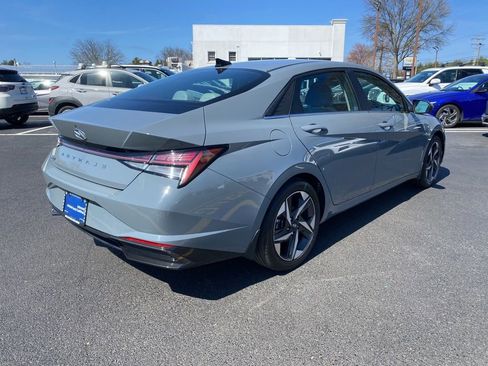 Certified 2022 Hyundai Elantra Limited w/ Cargo Package image 4