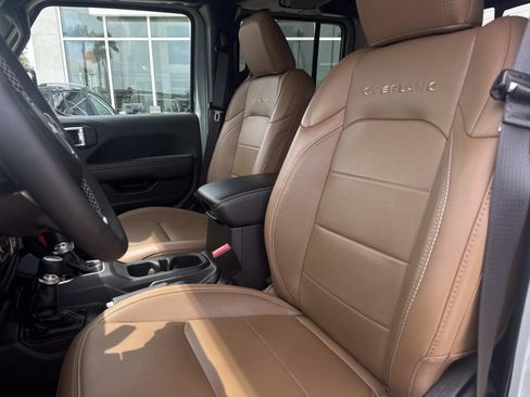 Used 2023 Jeep Gladiator Overland w/ Popular Equipment Package AWD/4WD image 15