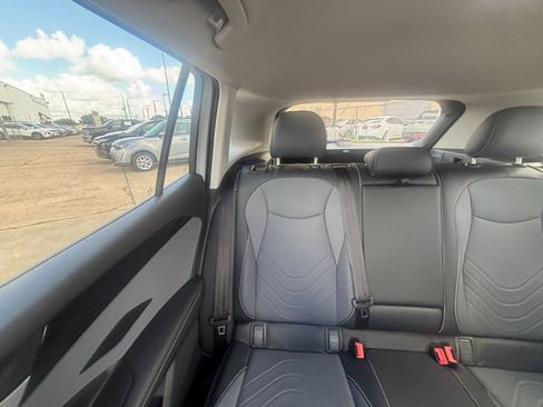 Used 2026 Volkswagen Tiguan SE AWD/4WD image 41