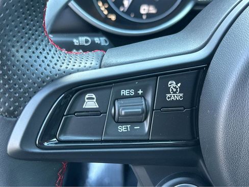 Used 2023 Alfa Romeo Giulia Estrema image 22