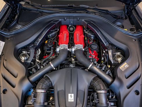 Used 2024 Ferrari Roma Spider image 28