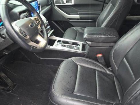 Used 2022 Ford Explorer XLT w/ Equipment Group 202A image 3