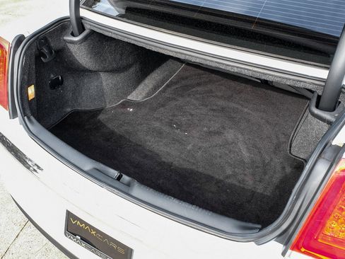 Used 2018 Chrysler 300 Limited image 46