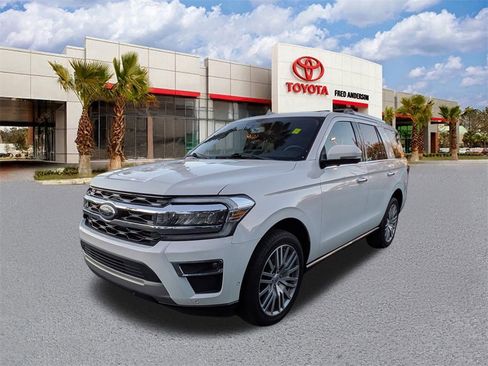 Used 2022 Ford Expedition Limited image 8