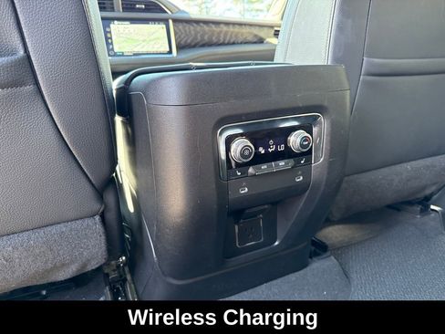 Used 2023 GMC Yukon Denali image 28