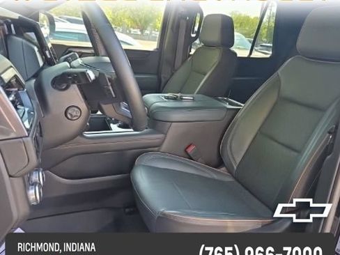 Used 2025 GMC Yukon AT4 AWD/4WD image 4