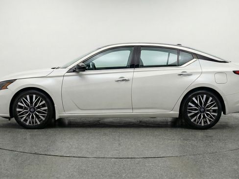Used 2025 Nissan Altima 2.5 SV image 5