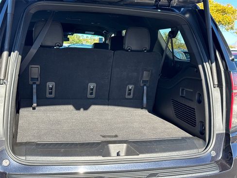 Used 2023 Chevrolet Suburban LT image 10