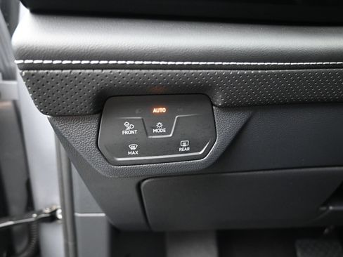 Used 2026 Volkswagen Atlas SE FWD image 17