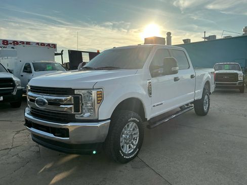 Used 2019 Ford F250 XLT w/ FX4 Off-Road Package image 2
