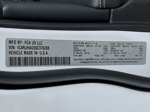 New 2025 Jeep Grand Cherokee Altitude image 30