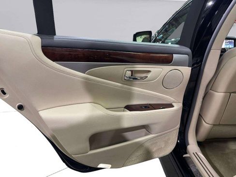 Used 2014 Lexus LS 460 image 31