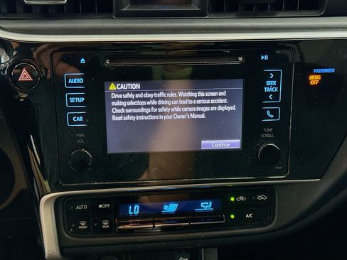 Used 2018 Toyota Corolla LE FWD image 19