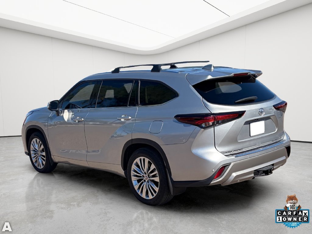 Used 2025 Toyota Highlander Platinum AWD/4WD image 4