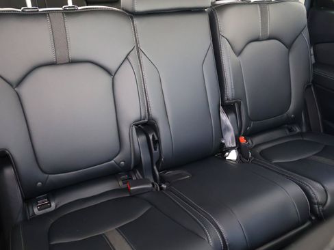 Used 2025 Honda Pilot EX-L image 19