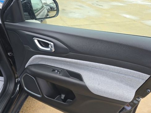 Used 2025 Jeep Compass Latitude image 15