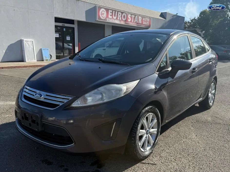 Used 2012 Ford Fiesta SE FWD image 2