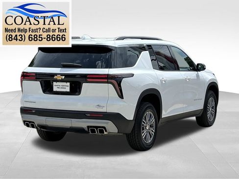 Used 2025 Chevrolet Traverse LT FWD image 12
