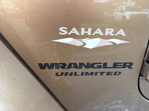 Used 2015 Jeep Wrangler Unlimited Sahara w/ Connectivity Group image 9