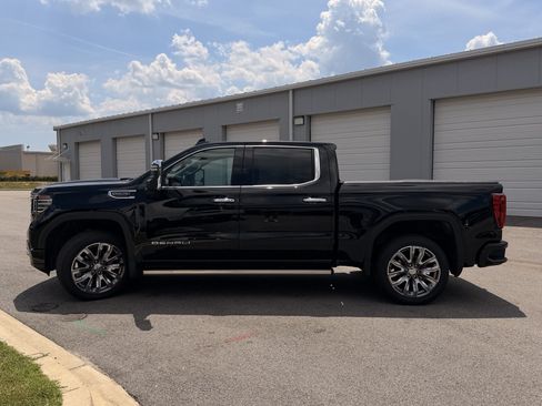 Used 2026 GMC Sierra 1500 Denali w/ Denali Reserve Package AWD/4WD image 9