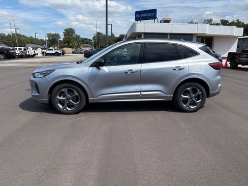 Used 2023 Ford Escape ST-Line w/ Tech Pack #1 AWD/4WD image 2