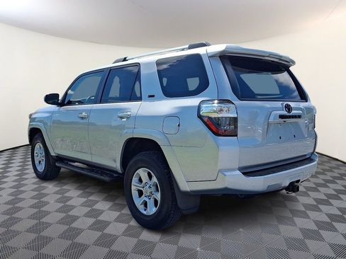 Used 2022 Toyota 4Runner SR5 AWD/4WD image 7