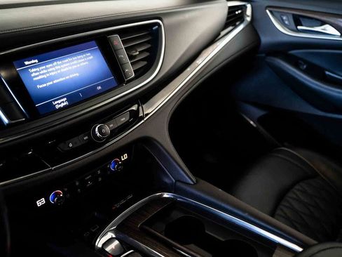 Used 2023 Buick Enclave Avenir image 25