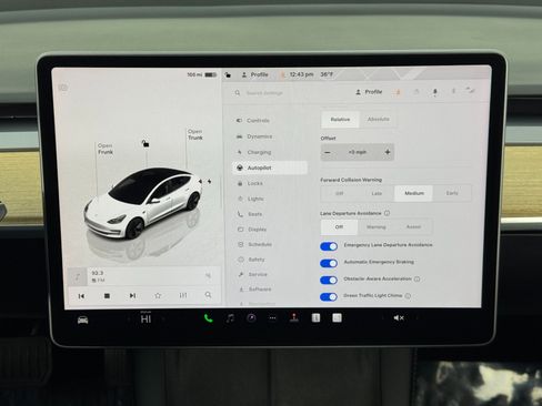 Used 2022 Tesla Model 3 image 25