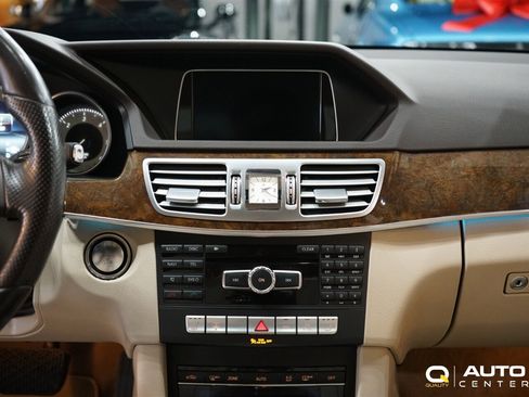 Used 2014 Mercedes-Benz E 250 E 250 Base BlueTEC® 4MATI image 19